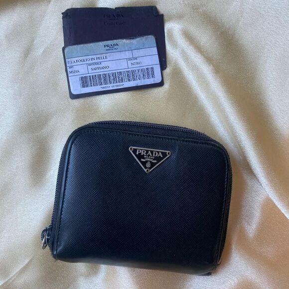 Authentic Prada Saffiano Lux Leather Wallet - Picture 1 of 7